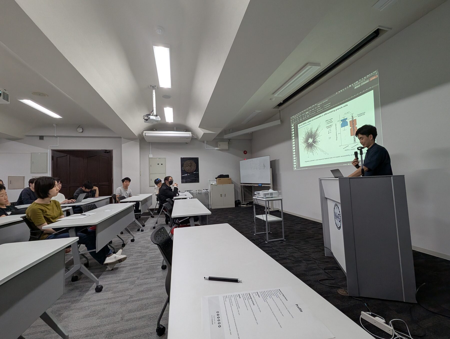 遺伝研での山田哲也さんの講演の様子