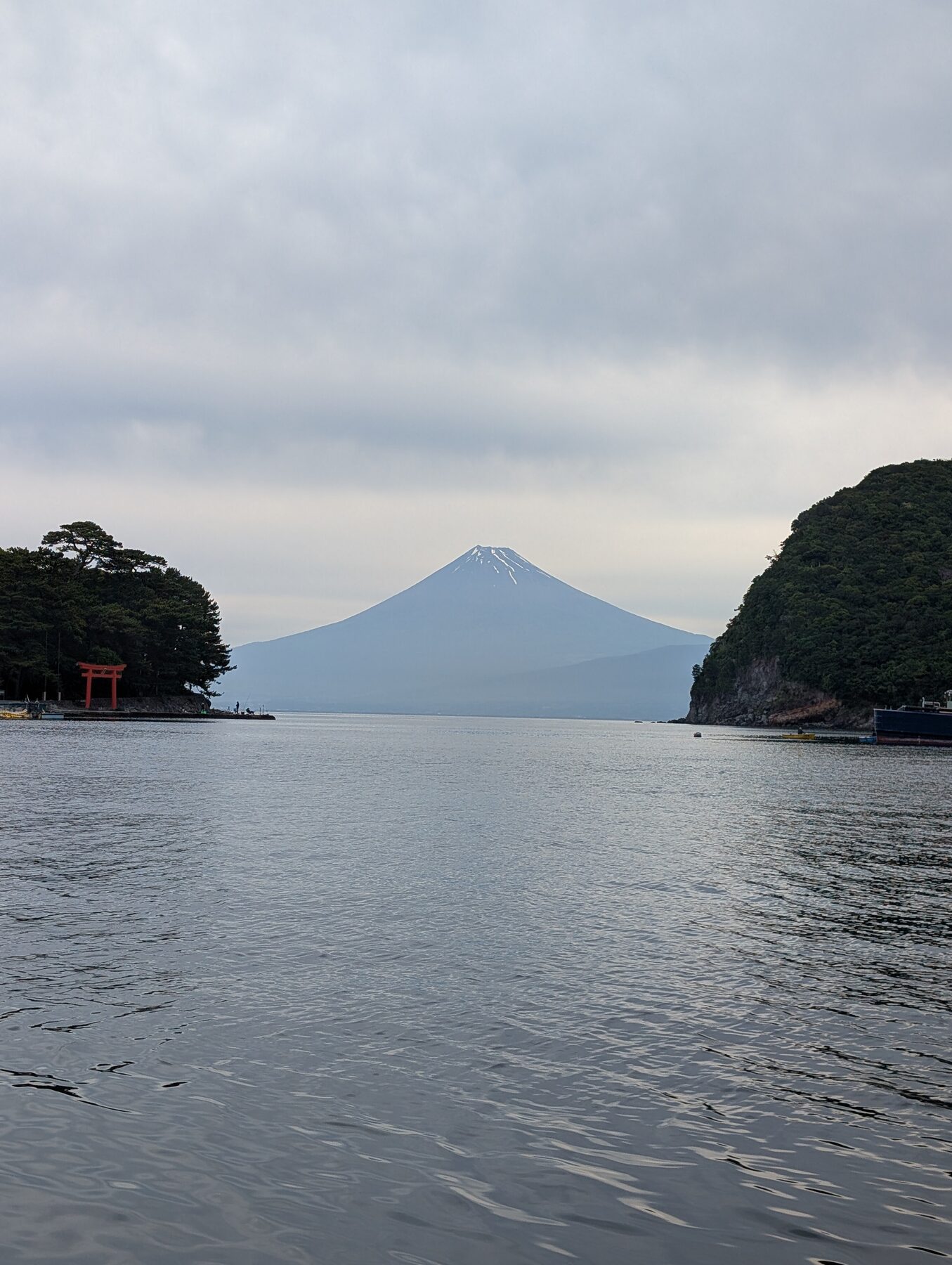 戸田の海から見た富士山