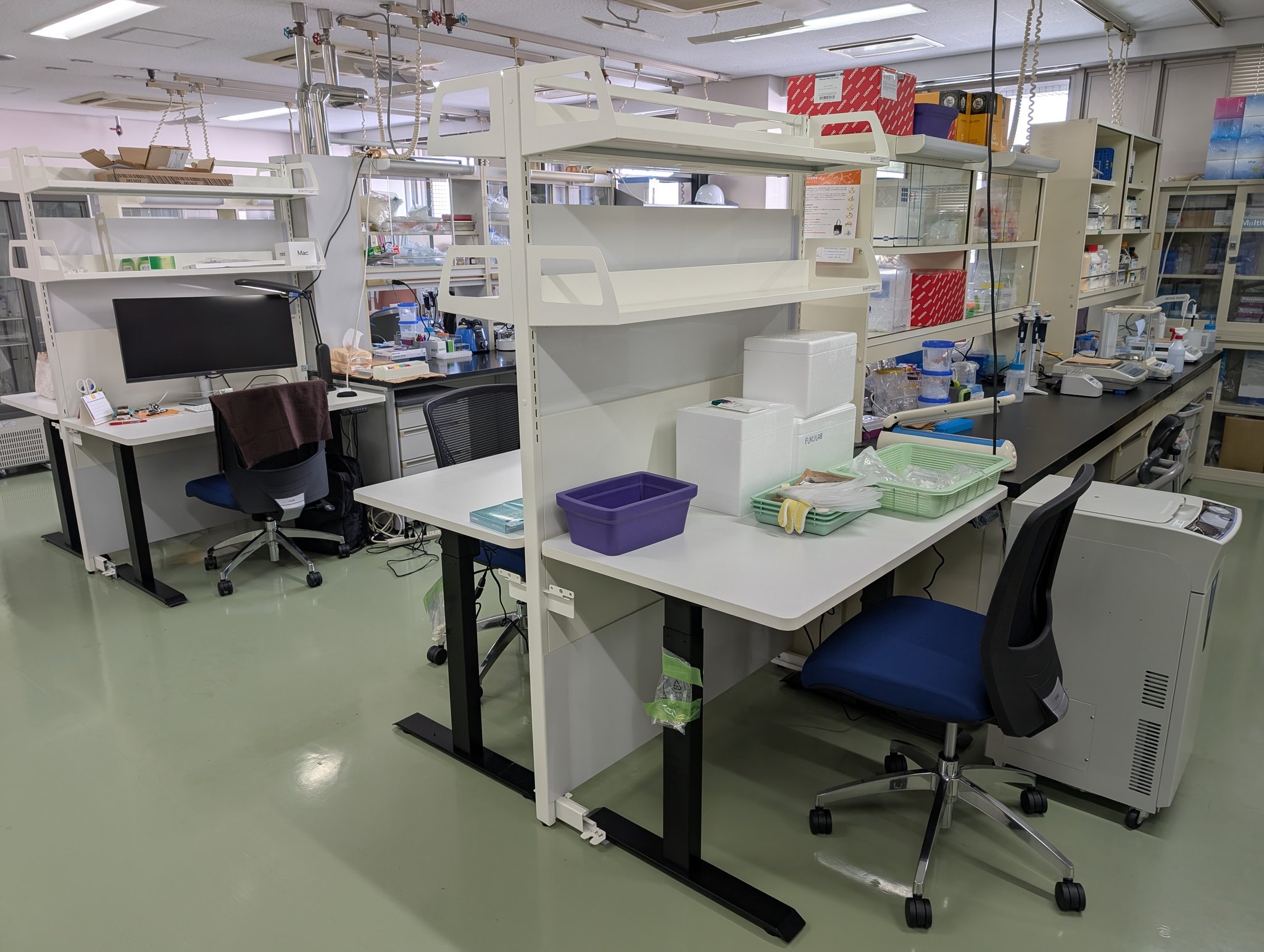 Lab bench